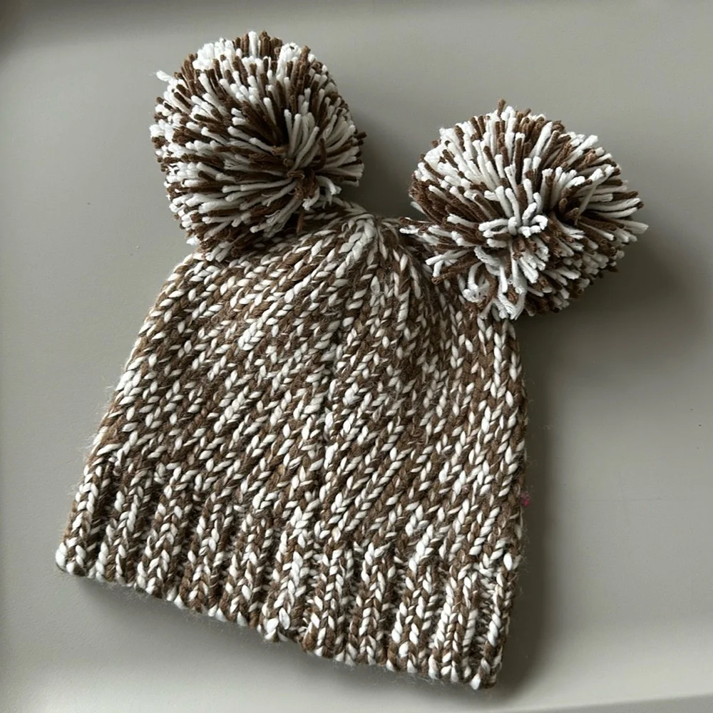 NWOT Baby Double Pom Beanie 4-5
